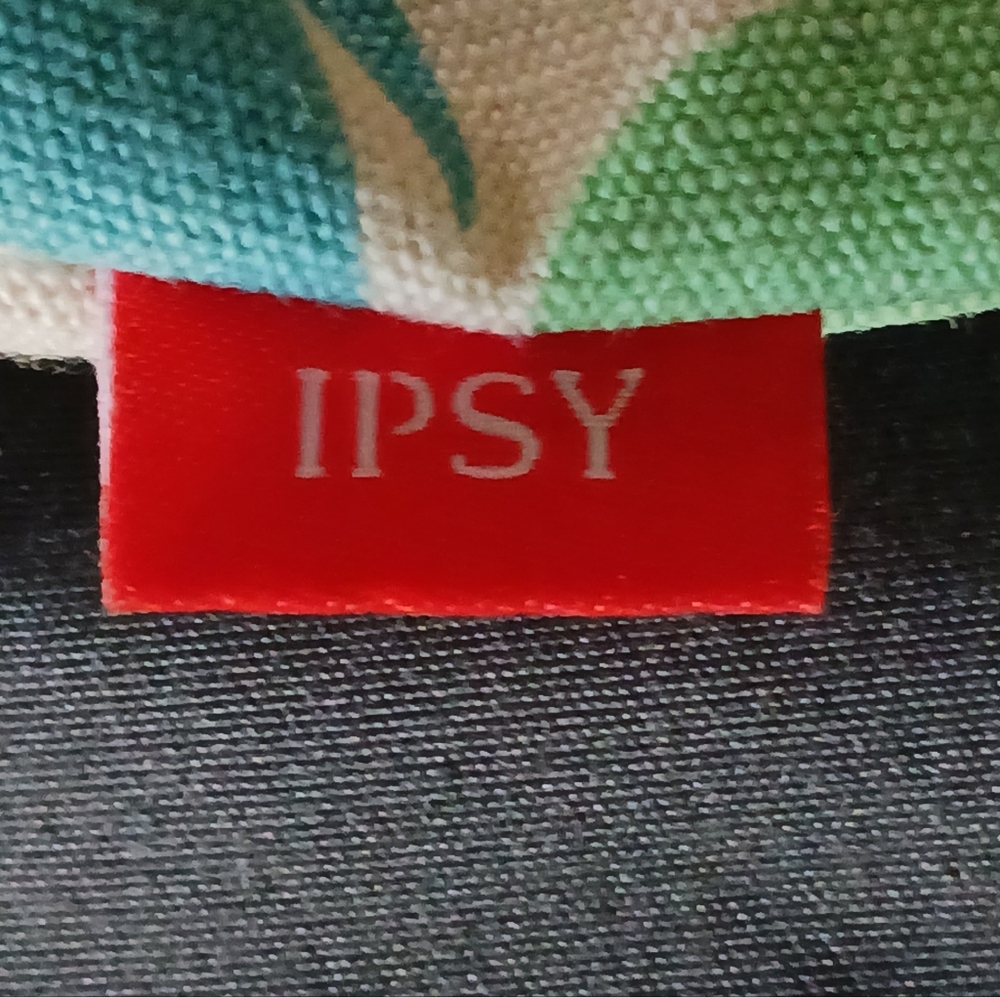 Ipsy - Picture 2 of 5